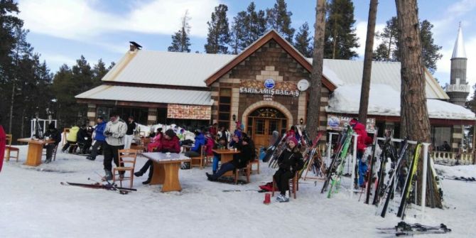 Sarıkamış Cıbıltepe Kayak Merkezi’nde Hafta Sonu Yoğunluğu