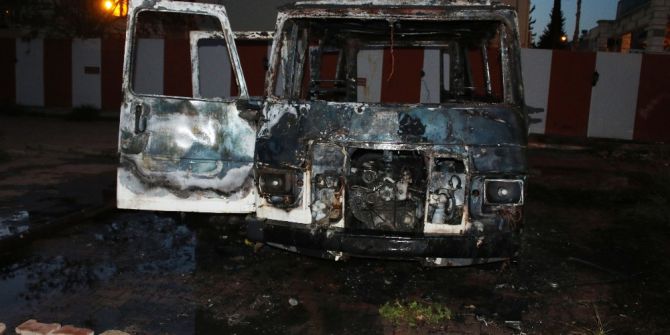 Antalya’da Park Halindeki Minibüs Yandı