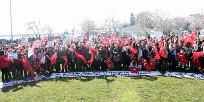 Kadına Şiddeti ‘Analar Hayır Duasına’ Sloganıyla Protesto Ettiler