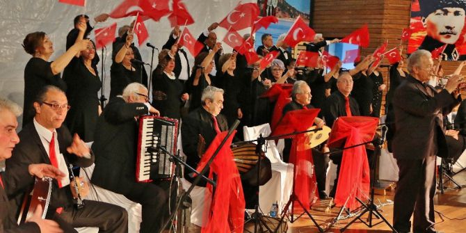 Koroyu Bırakıp Oynamaya Başladı