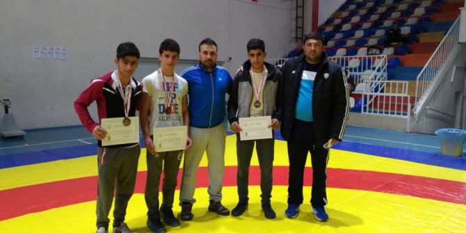 Tatvanlı Güreşçilerden Büyük Başarı