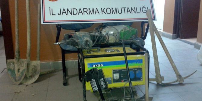 Sit Alanında Define Ararken Yakalandılar