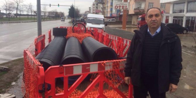İl Genel Meclis Üyesi Ömer Mustafa Yılmaz, Bitmek Bilmeyen Kanalizasyon Çalışmasına Tepki Gösterdi.