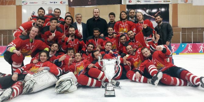 Zeytinburnu’nun Buz Adamları 3’üncü Kez Şampiyon Oldu