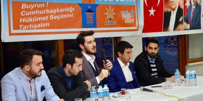 Lapseki’de Gençler Cumhurbaşkanlığı Sistemini Tartıştı