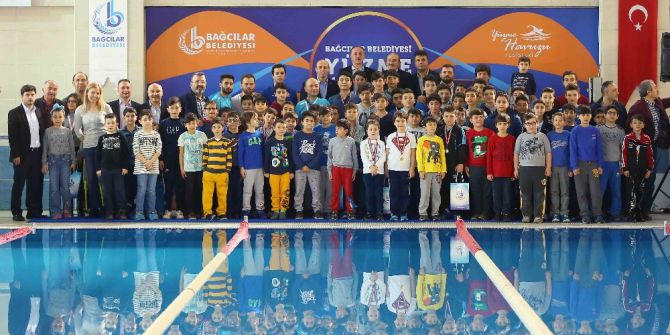 Bağcılar’da Başarılı Yüzücüler Altınla Ödüllendirildi