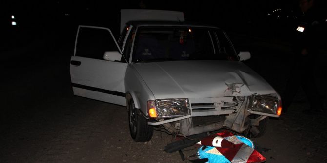 Polisten Kaçan Plakasız Otomobil Sürücüsü Kaza Yaptı