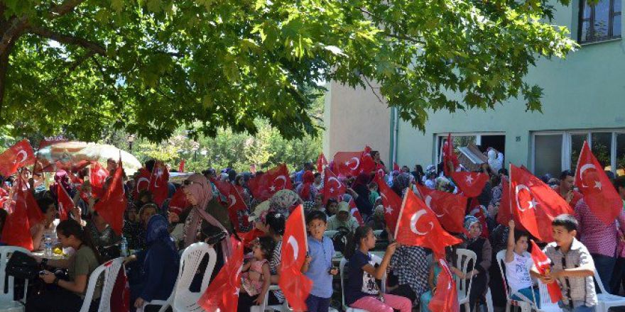 Köy Şenliğinde Darbecilere Tepki