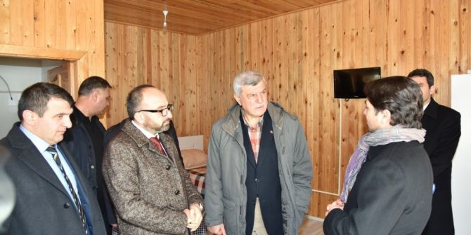 Başkan Üzülmez, Gençlik Merkezini Ziyaret Etti