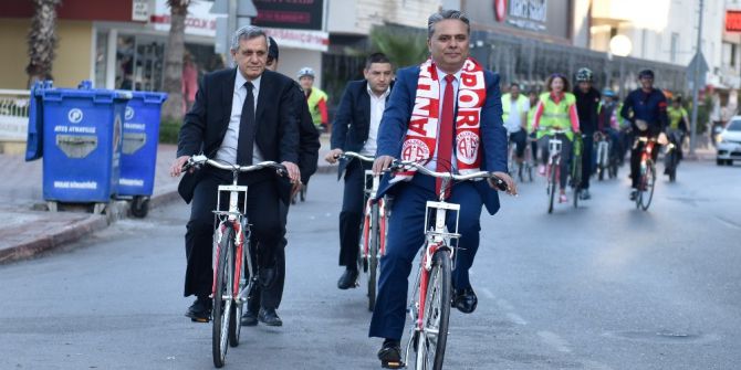 Atatürk’ün Antalya’ya Gelişi Anısına Muratpaşa Bisiklete Bindi
