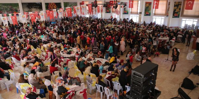 Finike’de Kadınlar Günü Etkinliği