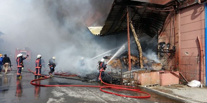 Sanayi Sitesinde Bisiklet Deposu Yandı