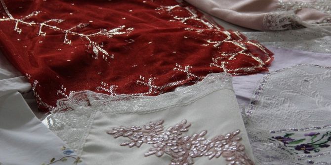 Çeyiz Sandıklarında Sararan İşlemeler Modern Hale Dönüştürülüyor