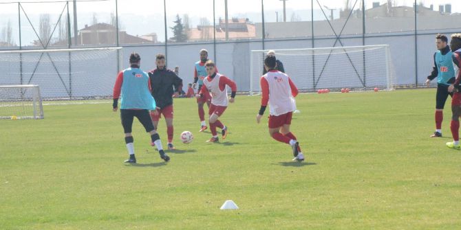 Eskişehirspor’da Erkan Zengin Konusu Çözülemiyor