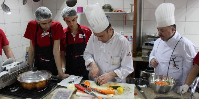 Beyaz Kalpler Öğrencilerinden Balık Menüsü