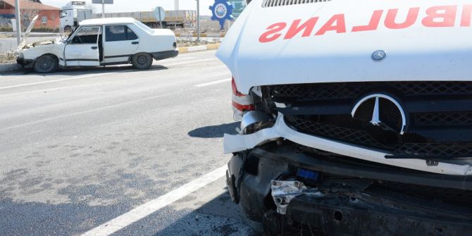 Aksaray’da Hasta Taşıyan Ambulans Kaza Yaptı: 1 Yaralı
