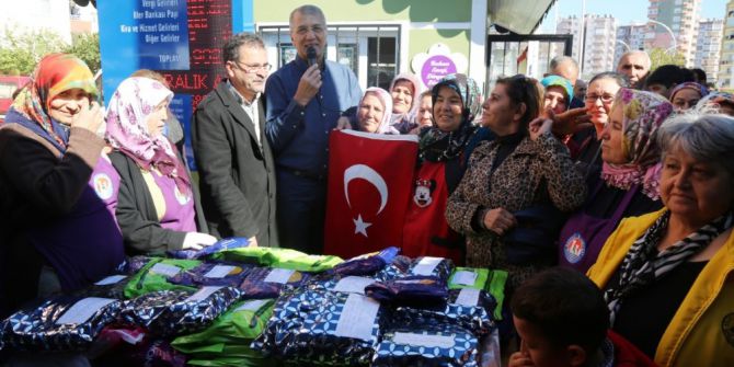 Mersinli Üretici Kadınlardan Suriye’deki Mehmetçiğe Bere, Kazak, Atkı Hediyesi