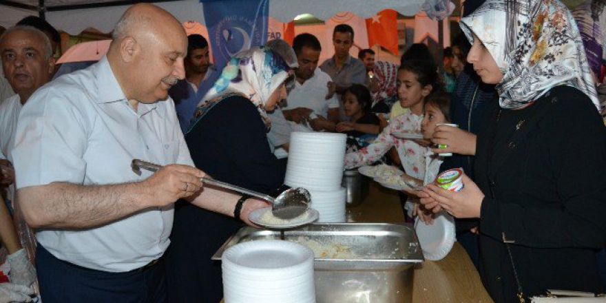 Adıyaman Üniversitesi Milli İrade Kahramanlarına Yemek İkramında Bulundu