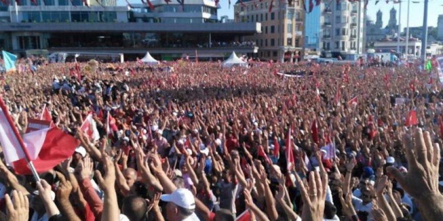 Başkan Kazım Kurt: “Kitlelerin Ortak Talebi Darbesiz Bir Türkiye’dir”