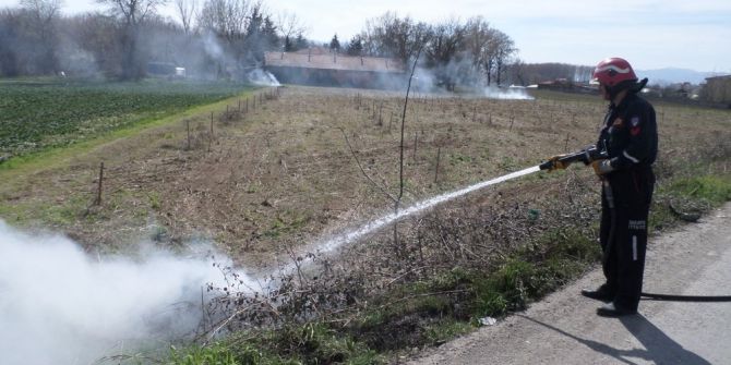 Çıkan Ot Yangını İtfaiye Ekiplerince Söndürüldü