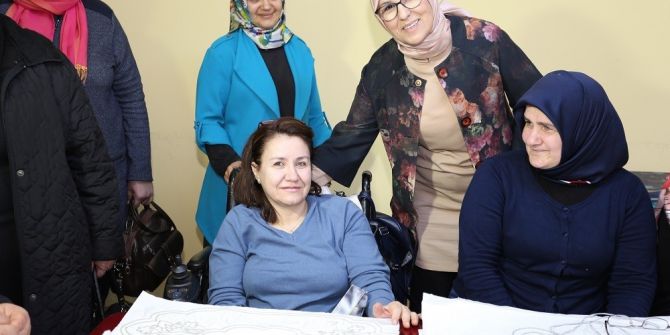 Ak Parti Kocaeli Milletvekili Katırcıoğlu, Ko-mek Kurs Merkezini Ziyaret Etti