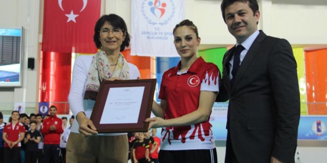 Milli Sporcuya Uluslararası Ödül