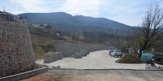 Başiskele Belediyesi Yol Yapım Çalışmalarına Devam Ediyor