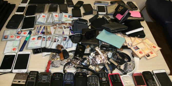 Erkekler Nüfus Cüzdanlarını, Kadınlar İse Çantalarını Unutuyor