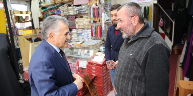 Başkan Büyükkılıç, Camikebir Mahallesi’nde Esnafları Ziyaret Etti