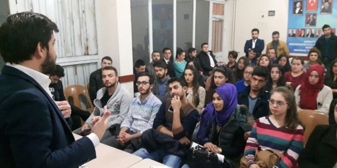 Ak Gençliğe "Anayasa Eğitimi" Semineri