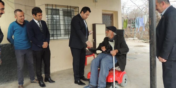 Engelli Vatandaşa Akülü Araba Verildi