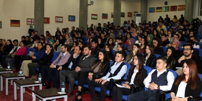 Erü’de ’Geleceğine Yön Ver’ Konulu Konferans Düzenlendi