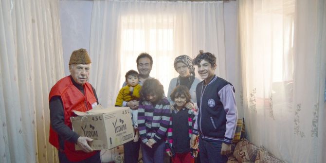 Besni’de Kızılay Başkanlığı Suriyeli Aileye Gıda Yardımı Yaptı