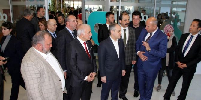 Bakan Kılıç, Tekkeköy Belediyesi Yeni Hizmet Binasını Gezdi