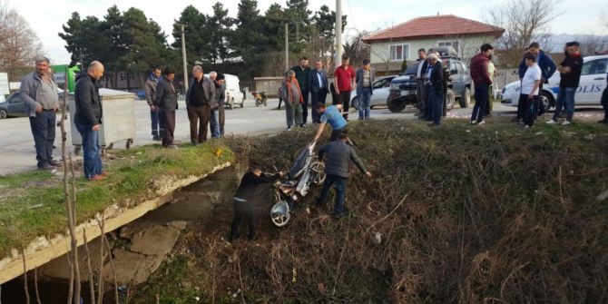 Motosikleti İle Kanala Uçan Sürücü Öldü