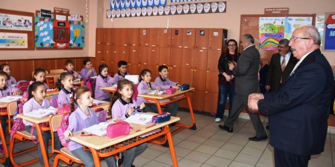 İlkokul Öğrencisi Davet Etti, Başkan Ayağına Gitti