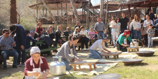 Yabancı Gelinler En İyi Gözlemeyi Yapmak İçin Yarıştı