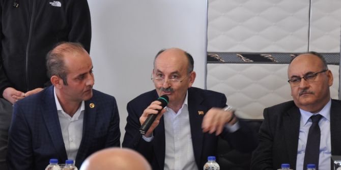 Bakan Müezzinoğlu: "18 Yaşındaki Vekillerden Bir Erdoğan, Bir Tane De Kılıçdaroğlu Çıkar"