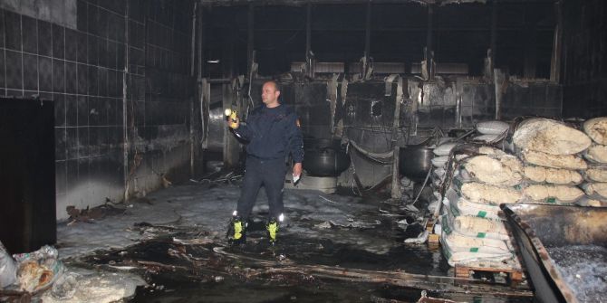Hatay’da Ekmek Fabrikasında Yangın