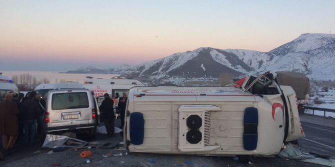 Bitlis’te Ambulans İle Hafif Ticari Araç Çarpıştı: 4 Ölü, 1 Yaralı