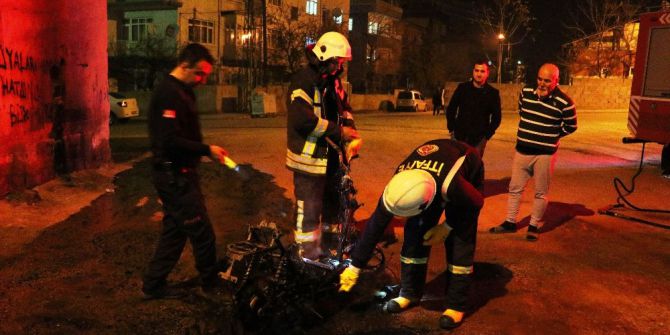 Önce Yaktı Sonra Kameraya Çekti