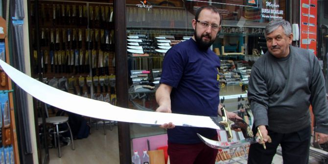 Adam Boyu Kılıç Yaptı, Siparişlere Yetişemiyor