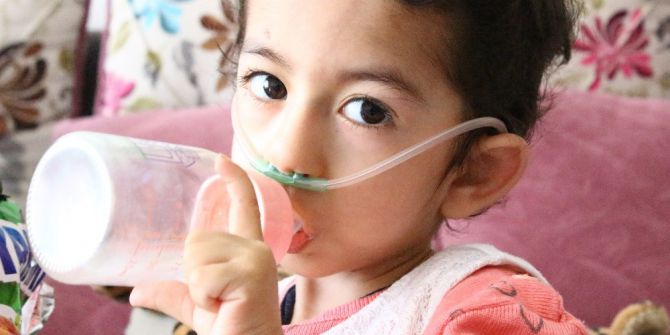 Makineye Bağlı Kardeşler Yardım Eli Bekliyor