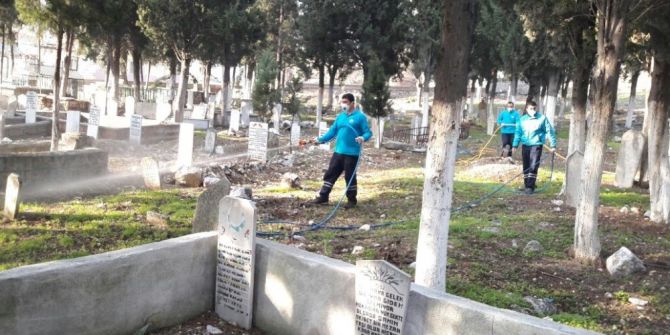 Mezarlıklarda İlaçlama Çalışmaları