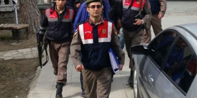 İzmir’de Göçmen Kaçakçısı 7 Kişi Yakalandı