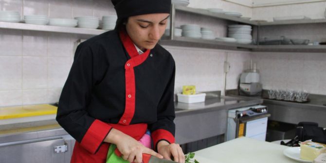 Öğrenciler Pişiriyor, Öğretmenler Yiyor