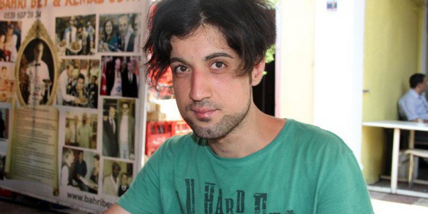 Hem Geziyor Hem Çalışıyor