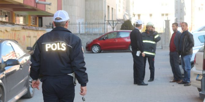 Gaz Sızıntısı Olan Otomobile İtfaiye Müdahale Etti