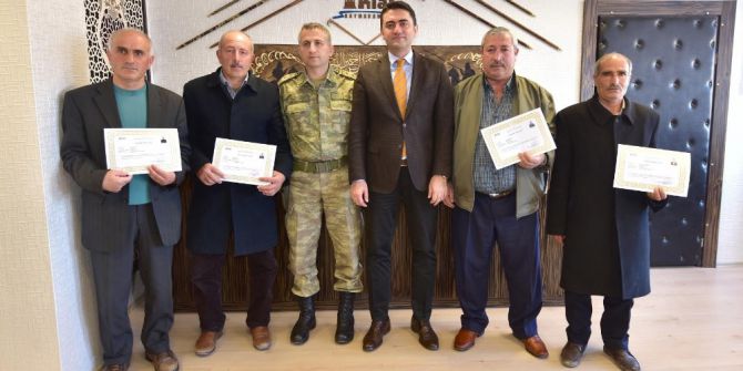 Emekliye Ayrılan Koruculara Başarı Belgesi