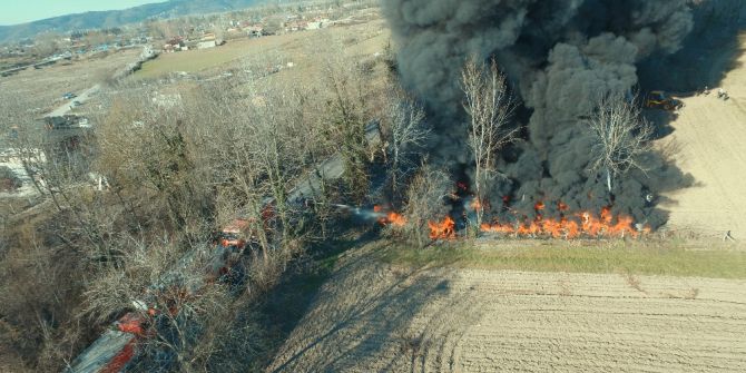Sakarya’da Lastik Deposu Yangını Havadan Görüntülendi